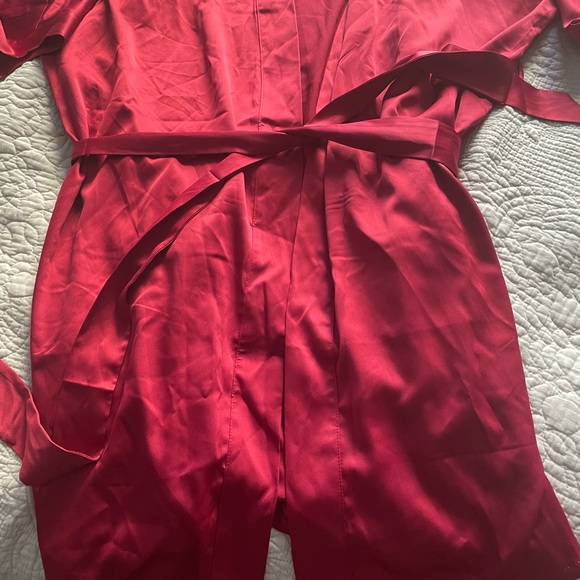 Burgundy robe - Picture 3 of 5